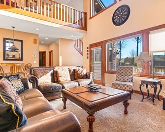 Peek'n Peak Clubhome - the Ultimate in Luxury Accommodations - Clymer - Living room