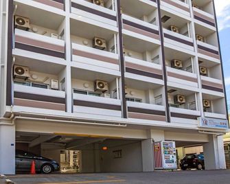 Mr.Kinjo In Maehara - Ginowan - Будівля