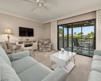 Waterfront Dock View 2 bed, 2 bath at Sanibel Moorings #1332 - Sanibel - Living room