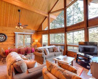 Treetops Cabin - Yosemite West - Sala de estar
