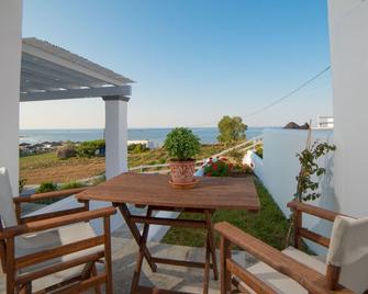 Almyra Guesthouse - Skýros - Innenhof
