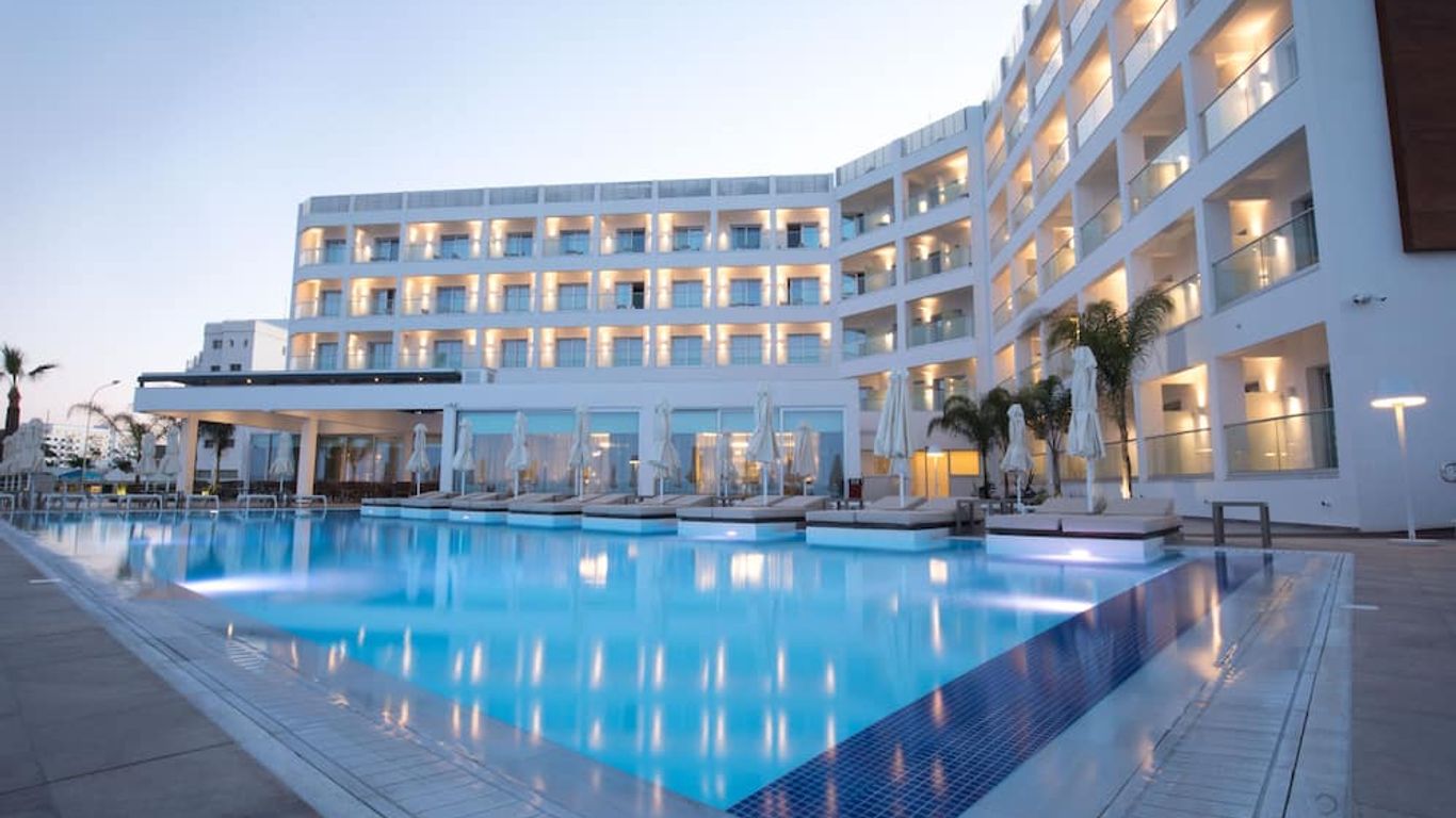 إيفالينا بيتش هوتل