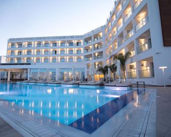 Evalena Beach Hotel - Protaras - בריכה