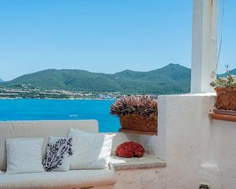 Casa Azzurra con Terrazza Vista Mare by Wonderful Italy - Golfo Aranci - Balcone