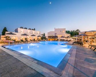 Belmare Hotel - Lindos - Piscina