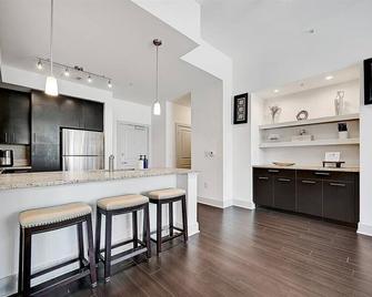 Luxury 2 bedroom in King of Prussia, walking distance to Children's Hospital - King of Prussia - Kitchen