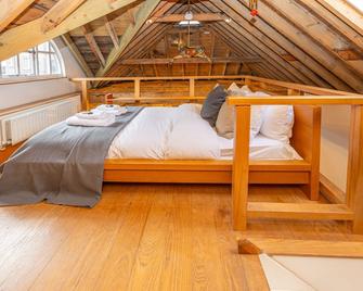 Unique Detached House wPrivate Courtyard, London - London - Bedroom