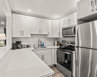Therapeutic 2 King Bedroom Apartment in Downtown Conshohocken - Conshohocken - Kitchen