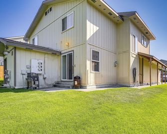 Home with Patio and Yard, 5 Mi to Downtown Anchorage! - Anchorage - Edificio
