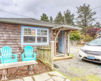 Serene Dog-Friendly Cottage - Blocks to Beach & Downtown - Cannon Beach