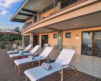 “Stunning Home with Breathtaking Views and Personalized Service” - Liberia - Patio