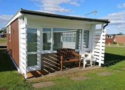 Pet friendly, 2 Bedroom Detached Chalet near Norfolk Broads - Great Yarmouth - Building