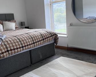 Modern Newly Renovated 3 Story House in Ebbw Vale - Ebbw Vale - Bedroom
