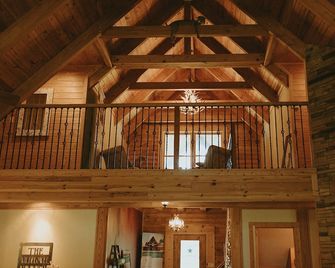 The Wildflower Ranch is where Dream Weddings come to life! - Willis - Escaleras