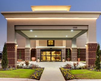 Hampton Inn & Suites Cordele - Cordele - Building
