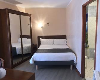 Hôtel Vesuvio - Lourdes - Bedroom