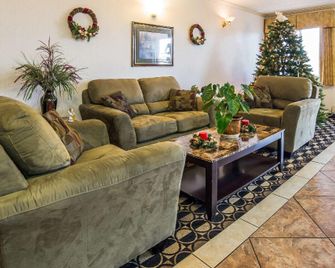 Fairbridge Inn & Suites Sunnyside - Sunnyside - Lobby