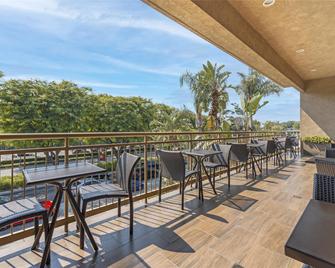 Best Western Plus Anaheim Inn - Anaheim - Balcony