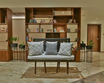 The Avatar Hotel & Convention - Mangalúru - Salónek