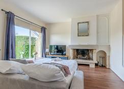 Nice flat in a beautiful estate 15 min by walk from Deauville - Welkeys - Tourgeville - Bedroom