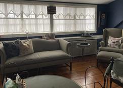 Bucks County Rustic Farmhouse Private Suite - Chalfont - Wohnzimmer