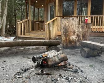 Glamping Forest Hideaway Hike-grill-stargaze - Simcoe - Outdoor view