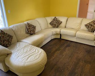 Lovely house in great location - Piscataway - Living room