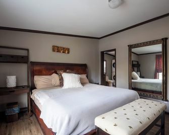 Lakeside Paradise birds serenade tranquility warm fireplace pet &family friendly - Galloway - Bedroom