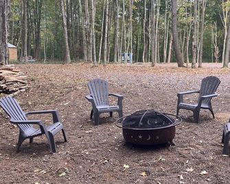 Cozy retreat for the whole family! 5 min. walk to the famous Salmon River - Pulaski - Patio