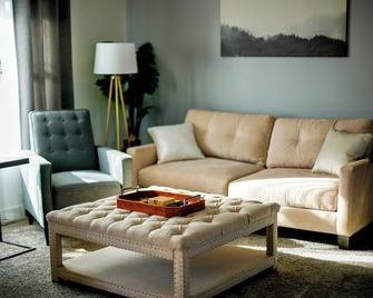 New, Relaxing, 3 mins to Missouri Valley College! - Marshall (Verenigde Staten) - Huiskamer
