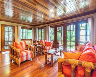 Ramon's Village Resort - סן פדרו - סלון