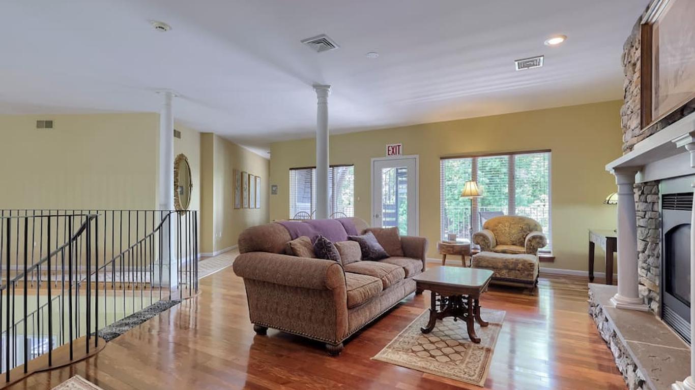 Twin Pine Manor