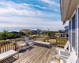 Michael-Xanadune - Virginia Beach - Balcony