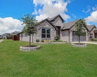 Where Comfort Meets Convenience - Burleson - Gebäude