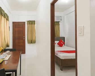 OYO 736 Jade Apartelle - Cabuyao