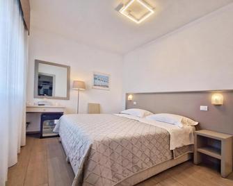 Hotel Tiffany - Marina di Massa - Habitación