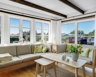 3 Bedroom Cozy Home In Haderslev - Haderslev - Living room