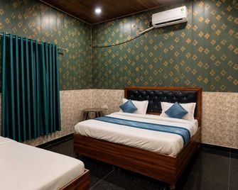 Hotel kamal dham - Govardhan - Bedroom