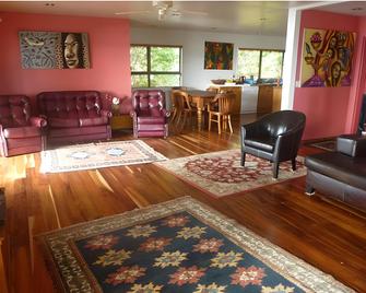 Pohutukawa Coast B&B - Thames - Sala de estar