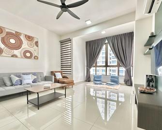 Bali Sea View Residences Melaka at Stayrene - Malacca - Living room
