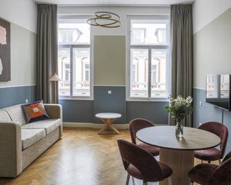 numa I Flow Rooms & Apartments - Prag - Oturma odası