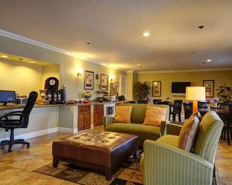 Best Western Plus Pleasanton Inn - Pleasanton - Living room