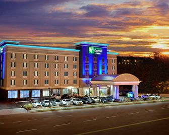 Holiday Inn Express & Suites Knoxville West - Papermill Dr By IHG - Knoxville - Bangunan