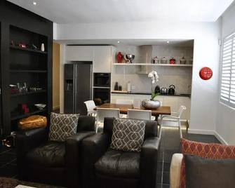 15 on Upper Orange - Cape Town