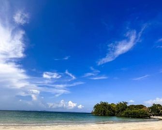 La Tranquilidad Twin Beach Resort - El Nido - Beach