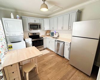 Cozy Studio Apartment with Full Kitchen - Shreveport - Kitchen