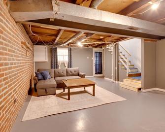 Charming State College Home - 4 Mi To Psu! - State College - Living room