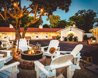 Stables Inn - Paso Robles - Patio
