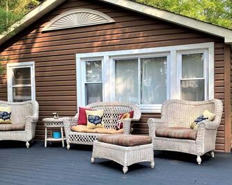 Lake Front Cottage in Kalkaska - Kalkaska - Binnenhof