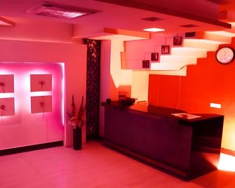 The Eden Hotel-A Residense Inn - New Delhi - Front desk